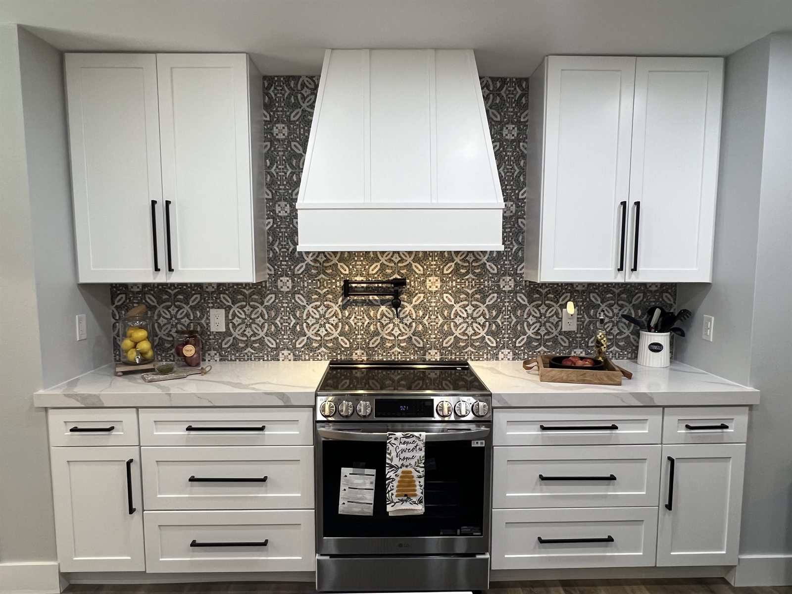 Kitchen remodel range and backsplash by KDP Builders