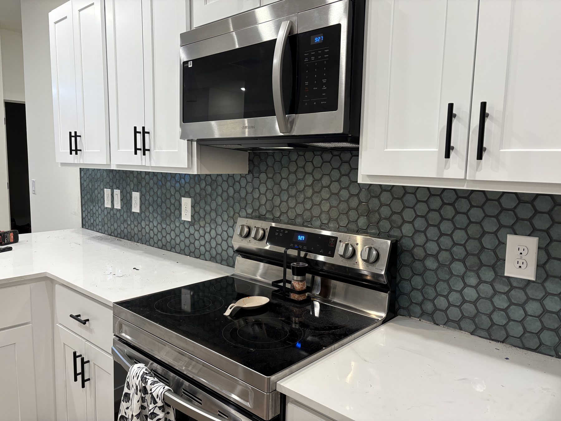 Kitchen range wall and tile detail by KDP Builders